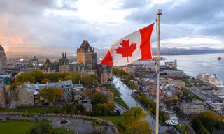 Bất ngờ cách người Canada chào đón du khách Mỹ 