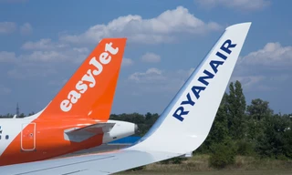 Mẹ đi thăm con trai, máy bay hạ cánh mới biết nhầm chuyến