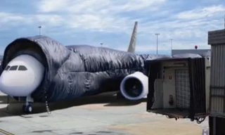 Sự thật đằng sau hình ảnh máy bay 'mặc áo khoác' chống rét