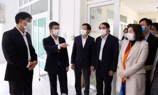 Đoàn kiểm tra công tác phòng chống Covid-19 tại Vĩnh Phúc.
