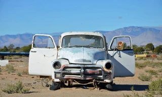 Khám phá những xế hộp bị bỏ hoang trên khắp thế giới