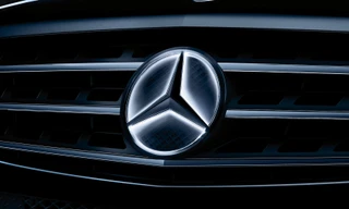 Logo trên xe Mercedes-Benz có thể gây lỗi cho hệ thống lái
