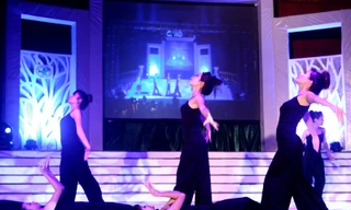 Sôi động ngày Đại học Phương Đông 18