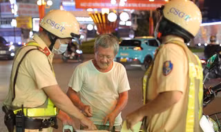 TPHCM: Nhậu xong lái xe đi cách nhà 500m, bị phạt nồng độ cồn, tịch thu bằng lái