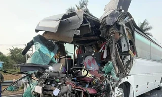 Tai nạn kinh hoàng ở cao tốc TP HCM-Long Thành-Dầu Giây: Tài xế chết, 12 người bị thương