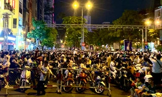 Bị 'hét' giá giữ xe đến 100.000 đồng/lượt khi đi xem pháo hoa