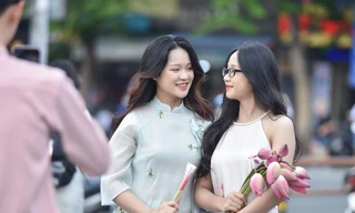 Người dân tận hưởng mùa đẹp nhất trong năm ở TPHCM