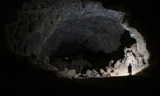 Bí ẩn người sống trong ống dung nham 7.000 năm trước ở Ả Rập