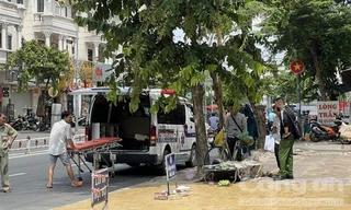 Người đàn ông nằm chết trên vỉa hè ở TPHCM