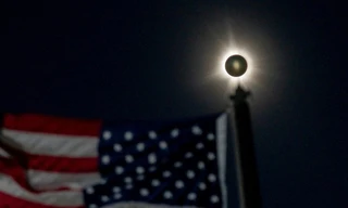 Hiện tượng bóng nắng kỳ lạ trong thời gian xảy ra Nhật thực ở Bắc Mỹ