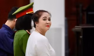 TPHCM 24/7: Được giảm án, bà Phương Hằng còn ở tù bao lâu? Chủ ôm chặt chó cưng xin nộp phạt