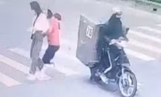 Truy tìm người gây tai nạn cho nữ phụ xe buýt ở TPHCM
