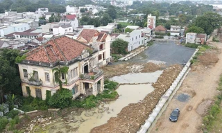 Biệt thự cổ 'nhà lầu ông Phủ' 100 tuổi ở Đồng Nai: Bảo tồn hay phá dỡ?