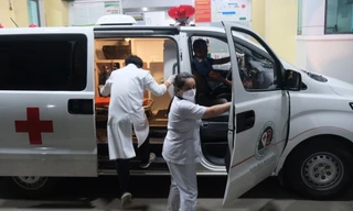 TPHCM: 15 học sinh tiểu học nhập viện cấp cứu, nhiều ca nôn ói sau ăn sushi