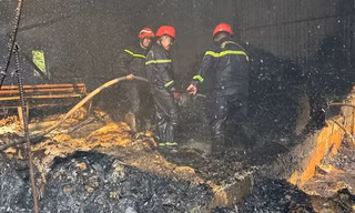 Hình ảnh hoang tàn sau cháy lớn tại công ty bao bì ở Bình Dương