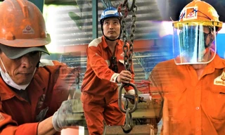 Công nhân làm xuyên Tết: 'Nói không nhớ nhà là nói dối'