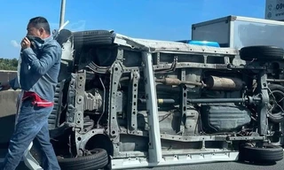 Ô tô 7 chỗ lật trên cao tốc TP HCM - Long Thành - Dầu Giây