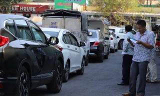 Ô tô xếp hàng dài chờ đăng kiểm trước thềm nghỉ lễ 30/4-1/5