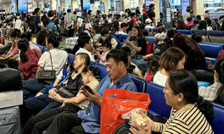 Sân bay Tân Sơn Nhất, cửa ngõ TPHCM kẹt cứng