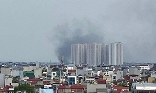 Nổ bình gas trong tiệc liên hoan ở Hà Đông, cột khói ngùn ngụt