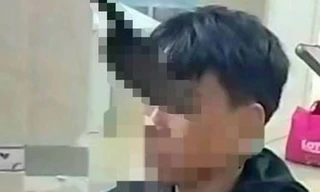 Chơi múa dao, thiếu niên 15 tuổi bị dao cắm vào hốc mắt