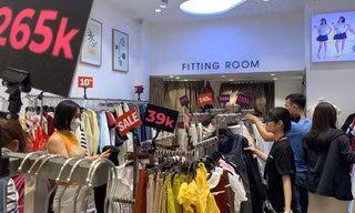Đua sắm Black Friday sớm ở TPHCM, nhiều nơi phải thêm hàng lên kệ liên tục