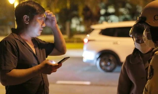 Vợ tài xế ăn nhậu: 'CSGT phạt 7 triệu là hơn tháng lương của tôi rồi'