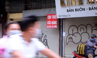 Hàng loạt nhà phố cổ Hà Nội treo biển cho thuê, sang nhượng... vẫn không có khách