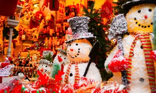 Tạo hình người tuyết, nghề lạ hái bộn tiền ở Thủ đô mùa Giáng sinh