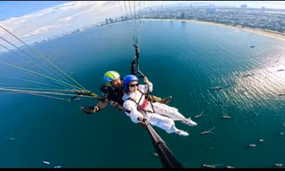 Lơ lửng trên không trung ngắm núi rừng, biển xanh Đà Nẵng