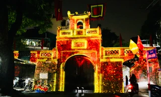 Mãn nhãn với màn trình diễn nghệ thuật ánh sáng 3D tại Ô Quan Chưởng