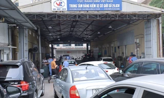Người dân đưa xe đi đăng kiểm tăng mạnh, cách nào 'né' ùn tắc? 