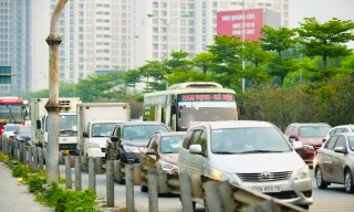 Chưa hết kỳ nghỉ lễ, cao tốc hướng về Hà Nội ùn ứ kéo dài