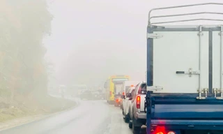 Dòng người đổ xô đi ngắm hoa mận, Mộc Châu 'thất thủ'