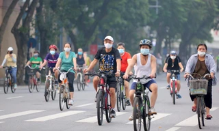 Người Hà Nội hồ hởi đổ ra đường tập thể dục từ sáng sớm