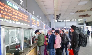 27 tháng Chạp, bến xe Hà Nội tăng nhiệt, nhộn nhịp khách về quê