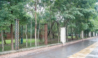 Công viên Cầu Giấy được đề nghị tháo rào sắt phục vụ người dân miễn phí