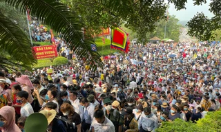 'Biển người' đi lễ đền Hùng ngày chính hội