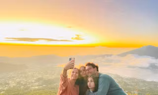  'Săn mây, đón bình minh' trên đỉnh núi lửa Batur