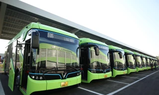 Xe buýt điện đầu tiên của Việt Nam chính thức lăn bánh tại Hà Nội