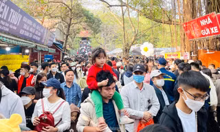 'Biển người' về Bắc Ninh trẩy hội chùa Phật Tích đầu xuân