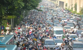 Cảnh ùn tắc kéo dài vẫn diễn ra sau khi phân làn đường Nguyễn Trãi