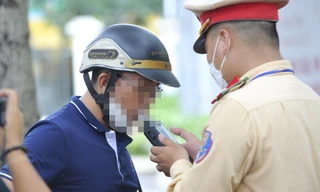 Hà Nội: Cảnh sát giao thông mạnh tay với 'ma men' 