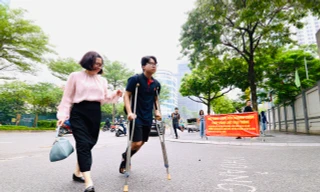 Những thí sinh 'đặc biệt' ở Hà Nội: Nén đau dự thi lớp 10