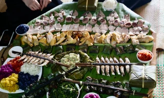 Độc đáo mâm cỗ lá của người Mường ở Hòa Bình