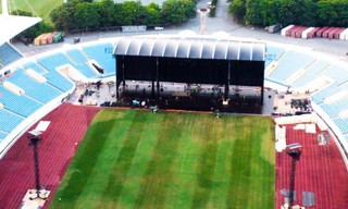 Sân khấu ở Mỹ Đình vẫn đang được dựng dù show BlackPink vướng tin bị hủy