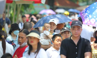 Người Hà Nội chen chúc trong công viên Thủ Lệ ngày 2/9