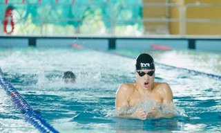 Kình ngư tuyển Việt Nam căng mình tập luyện 'săn vàng' trên đường đua xanh