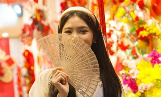 Phố Hàng Mã rực rỡ sắc màu đón Xuân Giáp Thìn