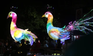 'Biển người' xuống đường rước đèn khổng lồ mừng Tết Độc lập và đón Trung thu sớm ở Tuyên Quang